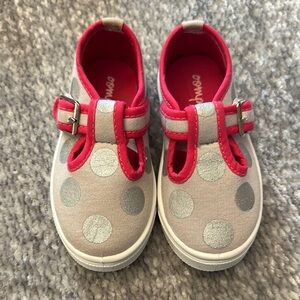 Oomphies grey and silver metallic Polka Dot Mary Jane with pink trim size 6